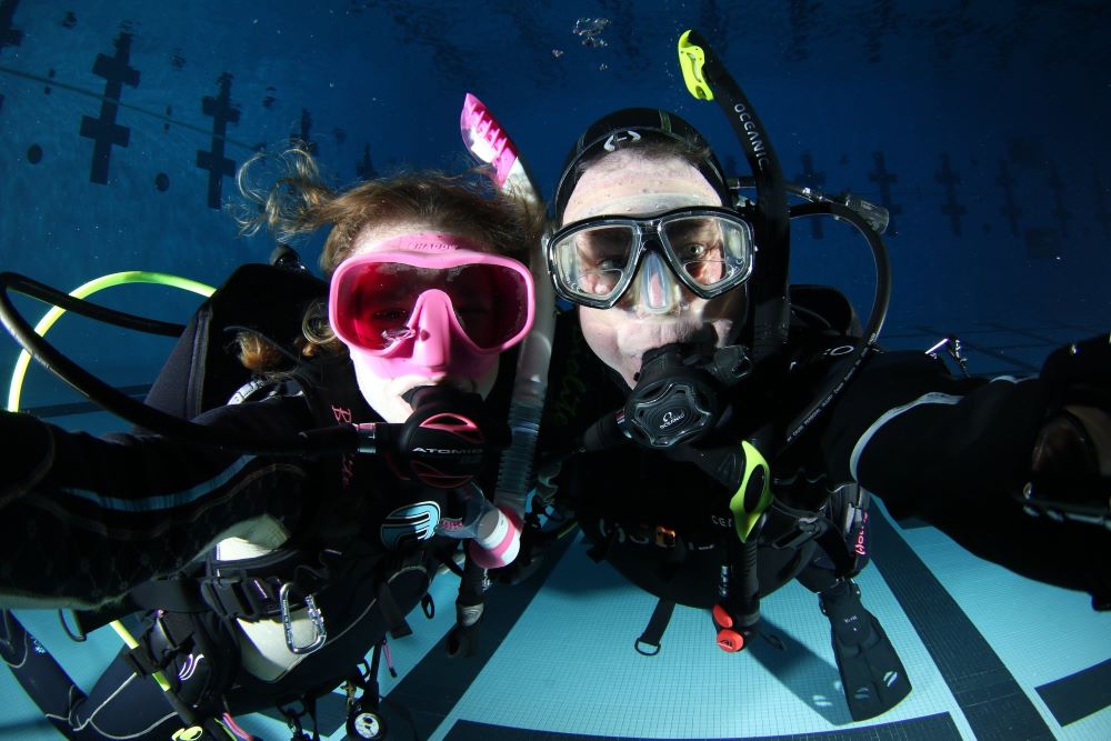 Beginner scuba students starting their journey in Ann Arbor